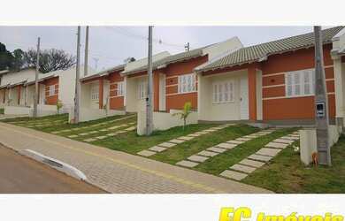 Imagem: A casa possui 2 Dormitórios, 1 Banheiro, 1 Vaga na garagem