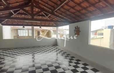 Imagem: A casa possui 5 Dormitórios, 4 Banheiros, 4 Vagas na garagem