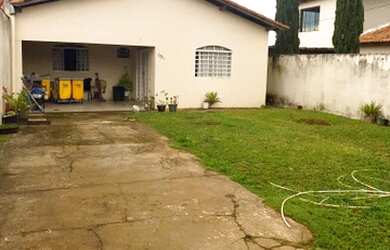 Imagem: A casa em condomínio possui 3 Dormitórios, 3 Banheiros, 5