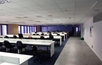 Imagem: O depósito possui 1 Vaga na garagem, 792m² de Área e está