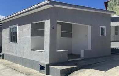 Imagem: A casa possui 1 Dormitório, 1 Banheiro, 1 Vaga na garagem e