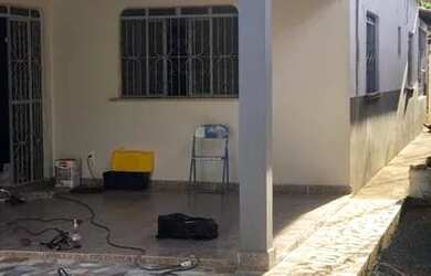 Imagem: A casa possui 2 Dormitórios, 2 Banheiros, 2 Vagas na garagem