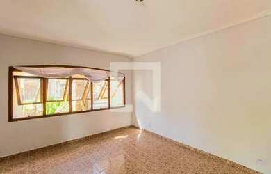 Imagem: A casa possui 3 Dormitórios, 2 Banheiros, 1 Vaga na garagem