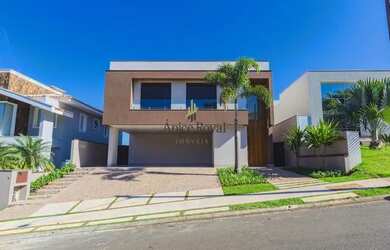 Imagem: A casa em condomínio possui 4 Dormitórios, 5 Banheiros, 5