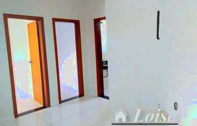 Imagem: A casa possui 2 Dormitórios, 1 Banheiro, 2 Vagas na garagem