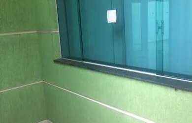 Imagem: A casa possui 2 Dormitórios, 2 Banheiros, 3 Vagas na garagem