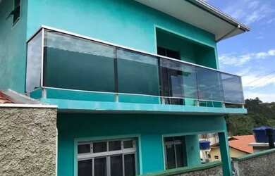 Imagem: A casa possui 4 Dormitórios, 2 Banheiros e está localizado