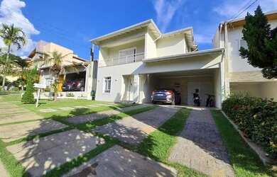 Imagem: A casa em condomínio possui 4 Dormitórios, 5 Banheiros, 4