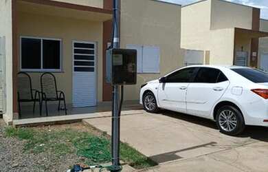 Imagem: A casa em condomínio possui 2 Dormitórios, 1 Banheiro, 2 Vagas