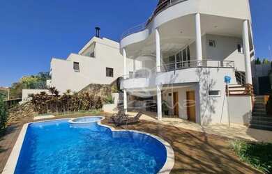 Imagem: A casa em condomínio possui 4 Dormitórios, 5 Banheiros, 5