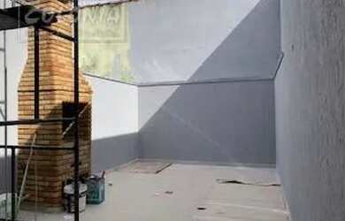 Imagem: A casa possui 3 Dormitórios, 3 Banheiros, 2 Vagas na garagem