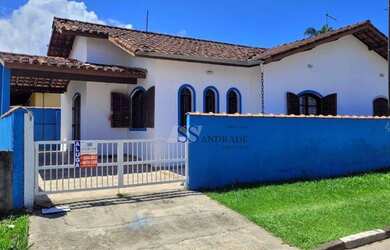 Imagem: A casa possui 2 Dormitórios, 1 Banheiro, 2 Vagas na garagem