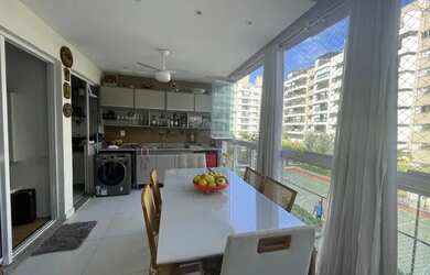 Imagem: O apartamento possui 2 Dormitórios, 2 Banheiros, 1 Vaga na