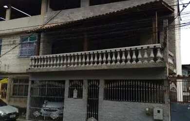 Imagem: A casa possui 4 Dormitórios, 3 Banheiros, 1 Vaga na garagem