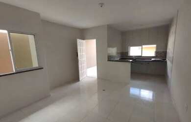 Imagem: A casa possui 3 Dormitórios, 2 Banheiros, 1 Vaga na garagem