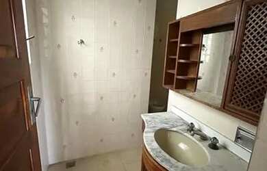 Imagem: A casa possui 2 Dormitórios, 2 Banheiros, 3 Vagas na garagem