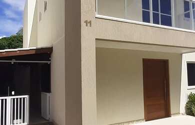 Imagem: A casa possui 3 Dormitórios, 3 Banheiros, 2 Vagas na garagem