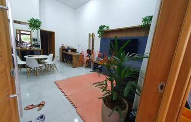 Imagem: A casa em condomínio possui 3 Dormitórios, 2 Banheiros, 3