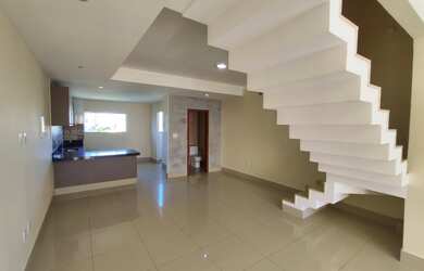 Imagem: A casa possui 3 Dormitórios, 4 Banheiros, 2 Vagas na garagem