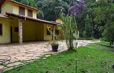 Imagem: A casa possui 4 Dormitórios, 4 Banheiros, 200m² de Área e