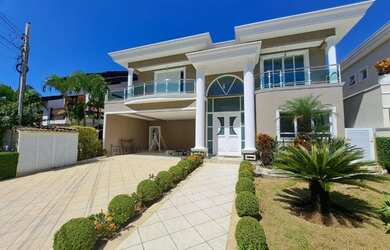 Imagem: A casa em condomínio possui 4 Dormitórios, 5 Banheiros, 4