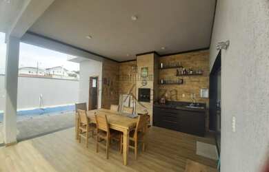 Imagem: A casa em condomínio possui 3 Dormitórios, 3 Banheiros, 4