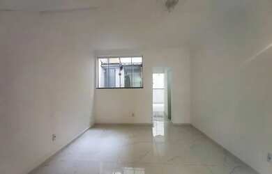 Imagem: A casa possui 3 Dormitórios, 2 Banheiros, 1 Vaga na garagem