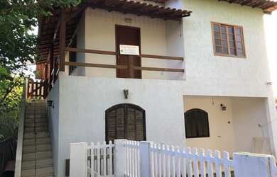 Imagem: A casa possui 3 Dormitórios, 1 Banheiro, 1 Vaga na garagem