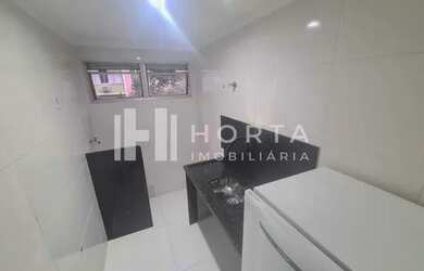 Imagem: O apartamento possui 1 Dormitório, 1 Banheiro, 1 Vaga na garagem