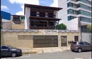 Imagem: A casa possui 4 Dormitórios, 3 Banheiros, 5 Vagas na garagem