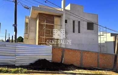 Imagem: A casa possui 3 Dormitórios, 1 Banheiro, 3 Vagas na garagem