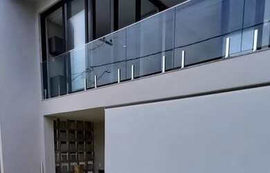 Imagem: A casa em condomínio possui 4 Dormitórios, 5 Banheiros, 2