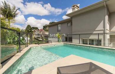 Imagem: A casa em condomínio possui 4 Dormitórios, 5 Banheiros, 3