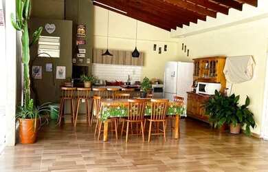 Imagem: A casa possui 2 Dormitórios, 2 Banheiros, 3 Vagas na garagem