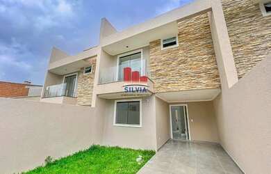 Imagem: A casa possui 3 Dormitórios, 3 Banheiros, 2 Vagas na garagem