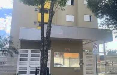 Imagem: O apartamento possui 2 Dormitórios, 1 Banheiro, 1 Vaga na garagem