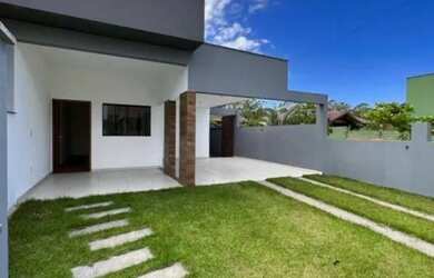 Imagem: A casa possui 3 Dormitórios, 2 Banheiros, 2 Vagas na garagem