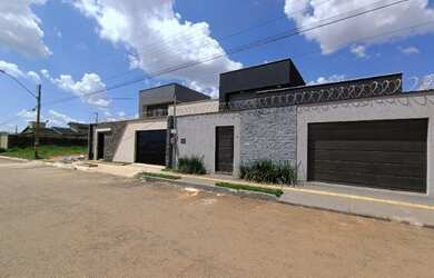 Imagem 4: Casa Térrea Alto Padrão / frente a Praça Goiânia