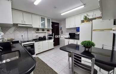 Imagem: A casa possui 3 Dormitórios, 3 Banheiros, 2 Vagas na garagem