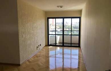 Imagem: O apartamento possui 3 Dormitórios, 1 Banheiro, 2 Vagas na