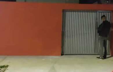 Imagem: A casa possui 2 Dormitórios, 1 Banheiro e está localizado