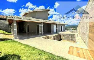 Imagem: A casa possui 3 Dormitórios, 3 Banheiros, 3 Vagas na garagem