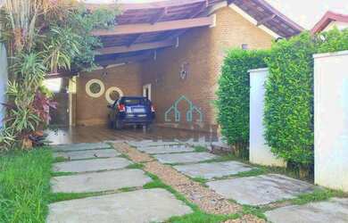 Imagem: A casa possui 4 Dormitórios, 3 Banheiros, 5 Vagas na garagem