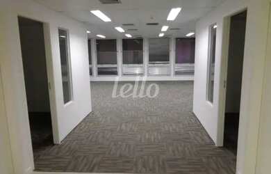 Imagem: O depósito possui 5 Vagas na garagem, 694m² de Área e está