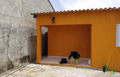 Imagem: A casa possui 2 Dormitórios, 1 Banheiro, 3 Vagas na garagem