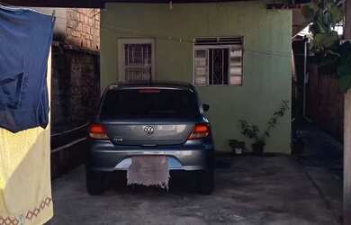 Imagem: A casa possui 2 Dormitórios, 1 Banheiro, 2 Vagas na garagem