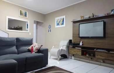 Imagem: A casa possui 2 Dormitórios, 3 Banheiros, 1 Vaga na garagem