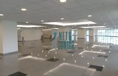 Imagem: O depósito possui 5 Vagas na garagem, 1.288m² de Área e