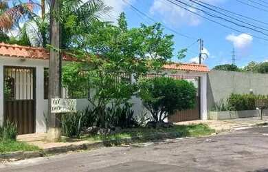 Imagem: A casa possui 2 Dormitórios, 2 Banheiros, 3 Vagas na garagem