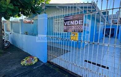 Imagem: A casa possui 3 Dormitórios, 2 Banheiros, 215m² de Área e